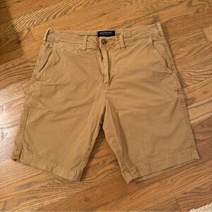 American Eagle Mens Dark Khaki Chino Shorts
30 X 9 Great Condition.
